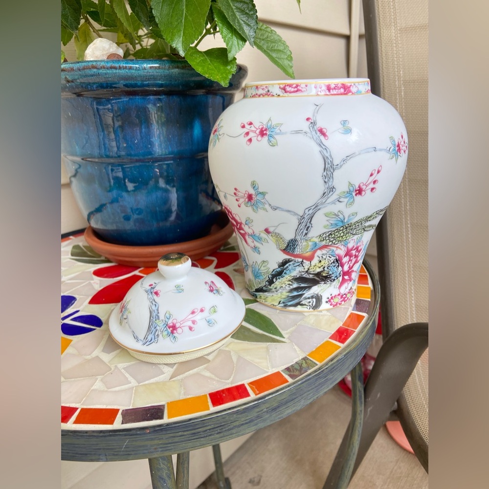 NWT Hand Painted Urn/Vessel Featuring Pheasants,Flowers,Foliage,Detailed Designs - Picture 5 of 16